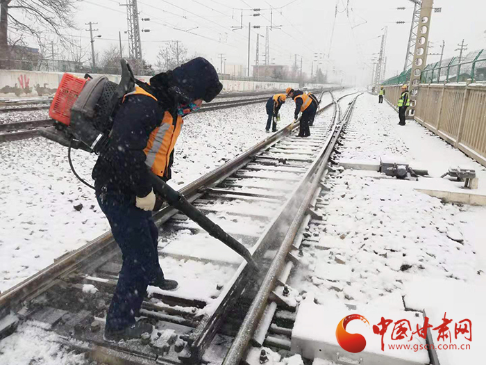 【新春走基層】蘭鐵集團戰(zhàn)風(fēng)雪保暢通  助旅客平安出行