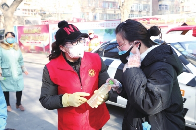 用點滴善舉筑就強大正能量 蘭州市各級道德模范、蘭州好人齊心援助抗擊疫情一線