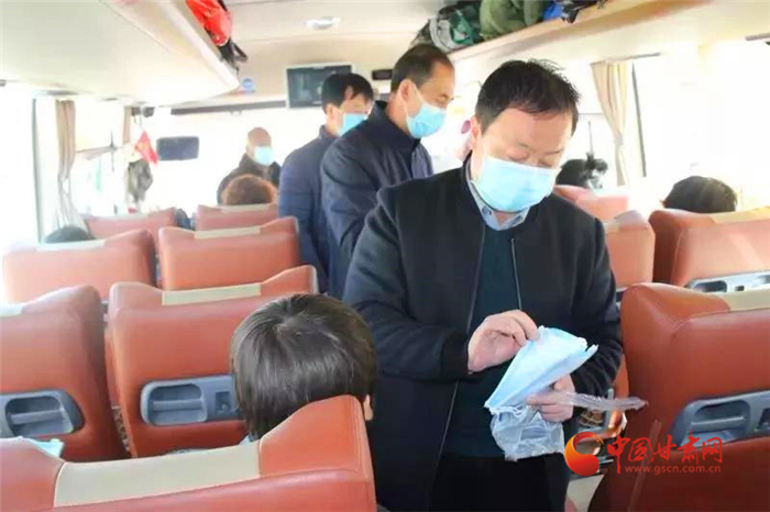 今起蘭州客運(yùn)中心恢復(fù)兩班平?jīng)鰧Πl(fā)班車