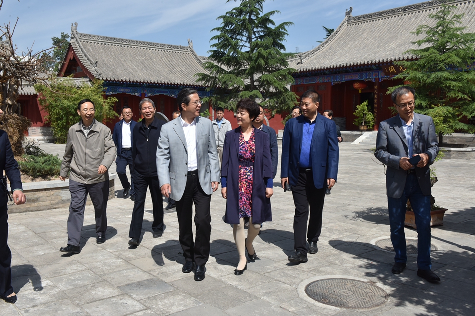 陳衛(wèi)中廳長在天水市博物館調研 