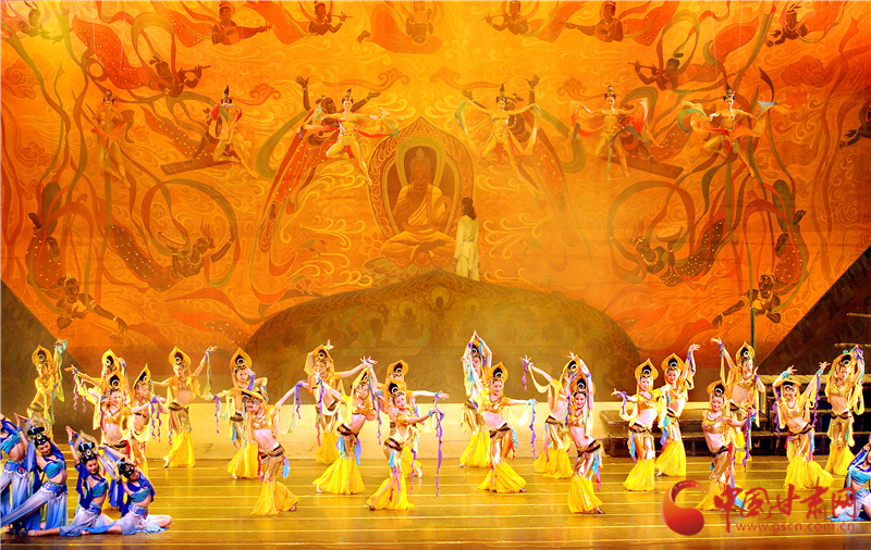 8月8日晚，《絲路花雨》《大夢(mèng)敦煌》首次同臺(tái)亮相蘭州