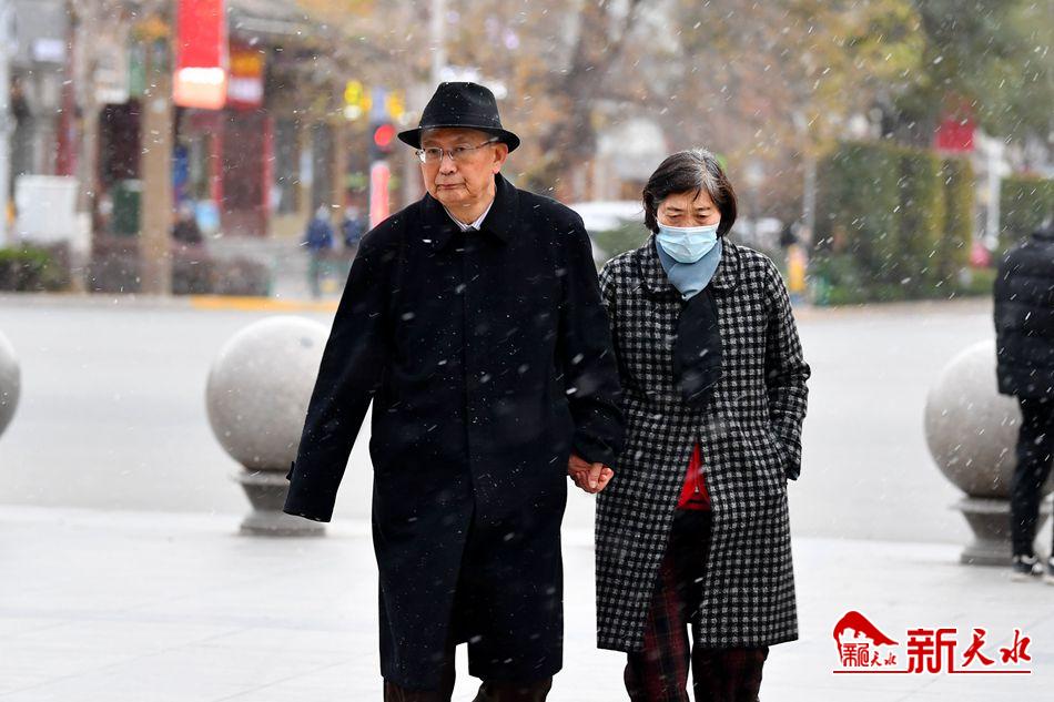 初雪來了！一起在天水街頭，共赴“白頭”！