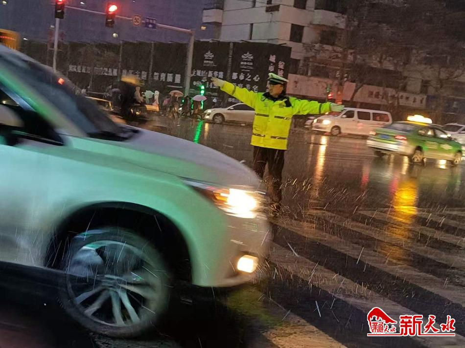 風(fēng)雪襲來，天水最美“警色”在路上！