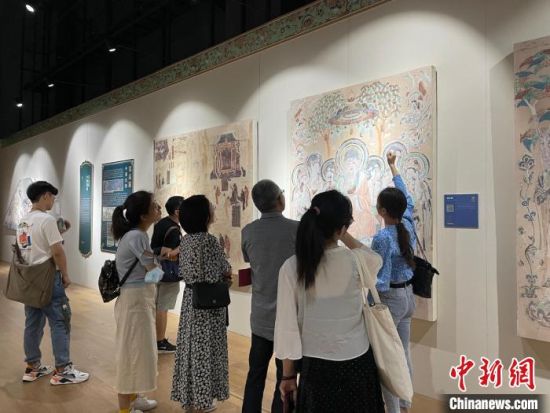 圖為展覽現(xiàn)場?！〗瓧顭?攝
