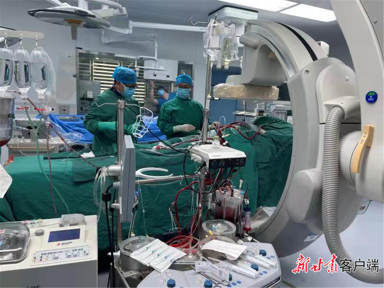 填補省內(nèi)空白，蘭大一院連續(xù)完成“一站式”雜交手術