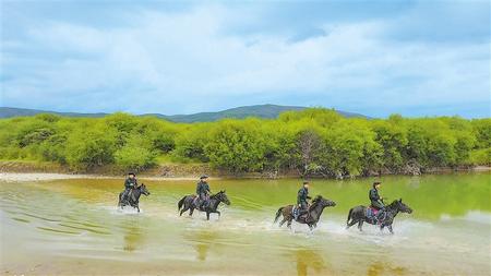草原騎警，牧民心中的親人——記瑪曲縣公安局草原騎警大隊(duì)