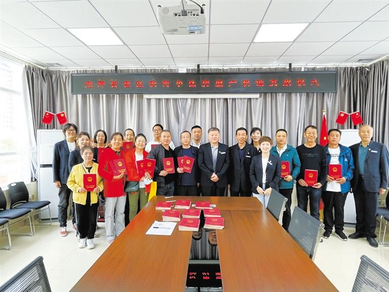 蘭州廣武門街道光輝村社區(qū) 91戶居民終于拿到了房產(chǎn)證！