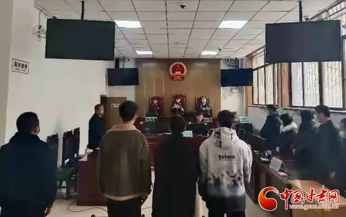依法帶娃！甘肅省平?jīng)鍪邪l(fā)出首份《家庭教育令》
