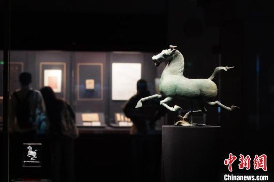 甘肅省博物館展出的“銅奔馬”。