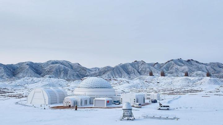 2023年12月14日拍攝的甘肅省金昌市“火星1號(hào)基地”雪后景象。新華社發(fā)(李婷 攝)