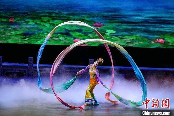 圖為經(jīng)典舞劇《絲路花雨》演出現(xiàn)場(chǎng)。(資料圖) 　甘肅演藝集團(tuán)供圖